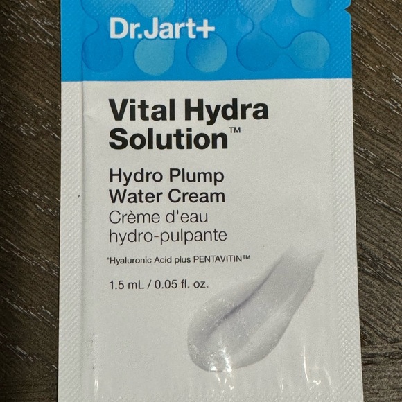 8 Piece Makeup and Skincare Sample Bundle Set. NWT. - Picture 3 of 9